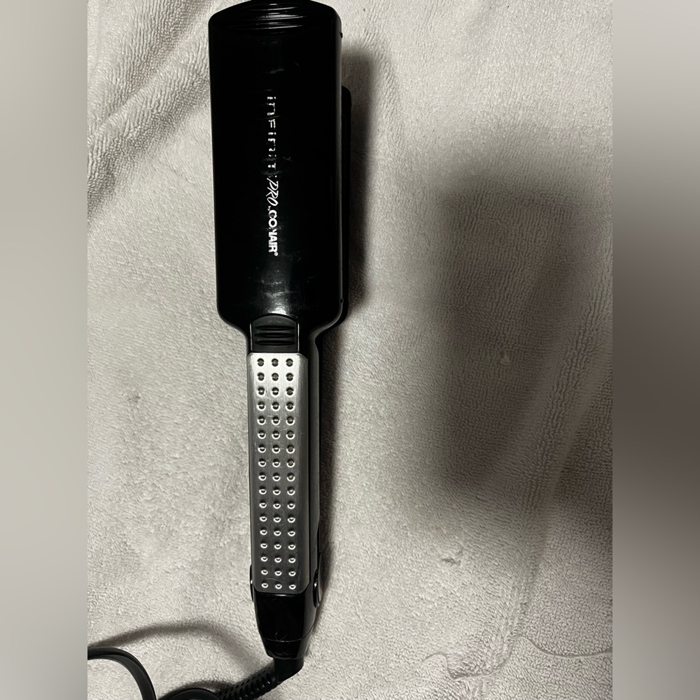 Hair straightener ceramic it can go up to 455 degrees